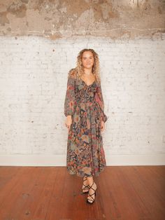 Molly Green - Nadine Blossom Maxi Dress - Casual_Dresses Western Dress Long, Casual Dresses With Sleeves, Long Sleeve Floral Maxi Dress, Twofer Dress, Long Sleeve Smock Dress, Trendy Date Night Outfit, Floral Long Sleeve Dress, Quilted Outerwear, Winter Wedding Guest Dress