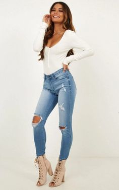 Mimi Perkins, Styles Clothing, Outfits Con Jeans, Knotted Top, Hot Poses, Keep It Cool, Denim Diy