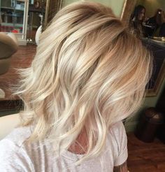 Choppy Wavy Blonde Bob Shoulder Length Haircuts Wavy, Haircuts Wavy, Bob Lung, Color Bob, Shoulder Length Haircuts, Bob Hair, Bob Wig