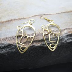 Made of high-quality silver, these creative earrings feature a unique hollow out design of intertwined twin silhouettes. These unique earrings will make you stand out from the crowd and add a touch of art to any outfit.• Metal: 925 sterling silver (18k yellow gold plated)• Total length: 5.5 cm / 2 inches• Hypoallergenic: nickel-free materials used therefore suitable for those with metal allergies Finish off your look with a matching necklace - the perfect complement to these earrings! Gold Sterling Silver Earrings With Artistic Design, Artistic Sterling Silver Earrings, Creative Earrings, Matching Necklaces, Hook Earrings, Diamond Stone, Unique Earrings, Precious Metals, Allergies