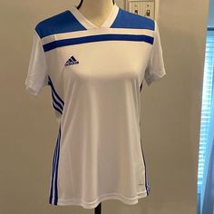 Adidas Regista Jersey. Dryfit Material. White & Blue. Billie Concert, Concert Ideas, Adidas Design, Frutiger Aero, Adidas Jersey, Blue White Top, Cindy Kimberly, Jersey Outfit, 2000s Fashion Outfits