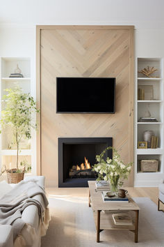 40+ Rustic Shiplap Fireplace Ideas for a Cozy Aesthetic Living Room Cozy Aesthetic Living Room, Shiplap Fireplace Ideas, 2024 Color Palette, Rustic Shiplap, Fireplace Accent Walls, Fireplace Walls, Fireplace Feature Wall, Fireplace Style, Oak Fireplace