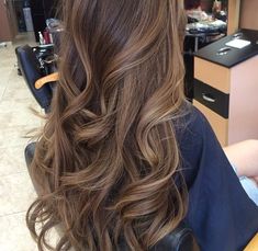 Blond Cenușiu, Peekaboo Highlights, Colored Hair Tips, Hot Hair Colors, Hair Color Light Brown, Brown Blonde Hair