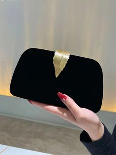 SPECIFICATIONSBrand Name: AVZPlace Of Origin: GUANG DONG ProvinceOrigin: Mainland ChinaCN: GuangdongPlace Of Origin: GUANG DONG ProvinceMain Material: Patent LeatherShape: ClutchLining Material: SATINStyle: fashionHardness: HARDPattern Type: SolidOccasion: partyGender: WOMEN Glitter Clutch Bag, Formal Bag, Black Dinner, Fashion Formal, Clutches For Women, Wedding Clutch, Party Purse, Novelty Bags, Formal Dinner