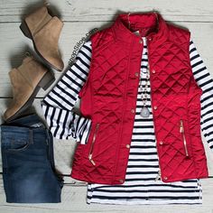 Red Puffer Vest Outfits For Women, Outfit Chaleco Rojo, Red Vest Outfits For Women, Outfit Nieve, Christmas Sweater Outfits, Country Style Outfits, Plus Size Fall Fashion