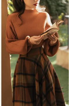 Dark Academia Plaid Wool Dress Cottage Witch Cottagecore Fashion Look 80s, Dark Academia Outfits, Dark Academia Outfit, Academia Outfits, Cottagecore Fashion, Mode Boho, Foto Poses, Skirt Maxi, Reading A Book