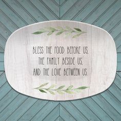 a wooden plaque with a quote on it that says,'blessing the food before us, the family beside us and the love between us '