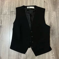 Perfect Piece! New And Never Worn Zara Tailored Fitted Vest 4 Buttons Down Front Vneck Can Wear On It’s Own Or Over Tailored Shirt ..Size Small Black Color Navy Blue Quilt, Fitted Vest, Tailored Vest, Green Tuxedo, Boho Contemporary, Velvet Vest, White Tweed, Black Tuxedo, Cropped Vest