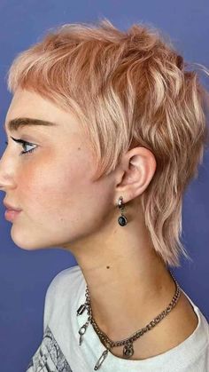 Summer Short Hair, Mocha Hair, Colors For Spring, Short Blonde Haircuts, Pixie Haircut For Thick Hair, Blonde Pixie Haircut, Edgy Short Hair, Punk Hair, Blonde Pixie Cuts