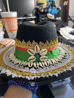 Sombrero para Eleggua, Oggun y Ochossi de acuerdo a tu Santo. Usamos materiales de alta calidad. Al hacer tu orden en un periodo de 3 dias tu orden ya esta de camino. Black Wide Brim Panama Hat For Festivals, Traditional Black Beach Hat, Black Handmade Flat Brim Sun Hat, Handmade Black Flat Brim Sun Hat, Black Bohemian Handmade Straw Hat, Handmade Black Wide Brim Straw Hat, Traditional Black Hat Bands For Beach, Adult Crafts, Selling On Etsy