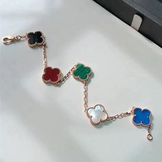 This elegant Clover Multicolor Pink Gold Bracelet features 5 motifs, adding a touch of sophistication and charm to any outfit. Crafted with precision and expertise, this stunning piece is a perfect way to elevate your style. Add a touch of sparkle with the timeless beauty of this bracelet. ADDITIONAL INFORMATION Color: Pink Gold Stone: Malachite, onyx, carnelian, mop Ref.vcaro7gq01111 Material:- 925 Sterling Silver - 18k Gold Plated- 18k Real Gold ( contact us via instagram) CLASP : Hallmark cla Pink Gold Bracelet, Trinity Bracelet, Clover Bracelet, Jewelry Tattoo, Detailed Jewelry, Gold Stone, Van Cleef, Love Bracelets, Stylish Jewelry