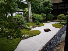 Modern Zen Garden, Modern Japanese Garden, Japanese Gardens Design Ideas, Kyoto Garden, Small Japanese Garden, Japanese Style Garden