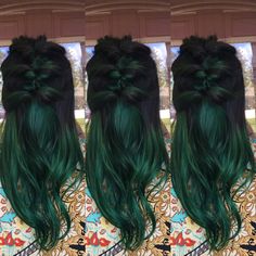 Green Balyage Long Hair, Green Peek A Boo Hair, Emerald Green Hair Balayage, Green Underdye Hair, Green Money Piece Hair, Evergreen Hair, Brown And Green Hair