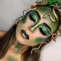 Medusa head makeup look Clever Halloween, Halloween Makeup Pretty, Halloween Makeup Inspiration, Halloween Tattoo, Halloween Costume Outfits