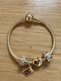 Gold charm bracelet inspo Pandora Pandora Mixed Metal Bracelet, Gold Silver Pandora Bracelet, Gold Charm Bracelet Pandora, Pandora Bracelet Outfit, Pandora Bracelet On Wrist, Gold And Silver Pandora Bracelet, Pandora Charms Bracelet, Pandora Necklace Charms