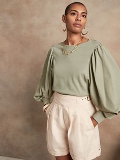 Made to turn heads, this 100% cotton top features long, exaggerated sleeves with soft pleating at the shoulder.  Pair it with your favorite denims or tucked into a silky pleated skirt for added splendor.  FITTED: Stretches to fit.  Crew neck.  Balloo Poofy Sleeve Shirt, Exaggerated Sleeves, Women Floral Blouse, Cuffed Top, White Long Sleeve Blouse, Top Banana, Silky Blouse, Oversized Blouse, Petite Tops