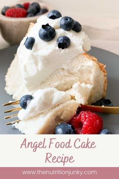 angel food cake recipe with berries and whipped cream