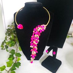 Elegant Set Gold Tone Open End Choker Style Necklace Measures 13" Light And Fuschia Pink Crystal Stones New @449c Elegant Cocktail Dressy Party Holiday New Year's Wedding Fuschia Rose Red Party Necklace, Pink Crystal Rhinestone Necklace For Wedding, Pink Rhinestone Necklace For Party, Pink Crystal Jewelry For Valentine's Day, Valentine's Day Costume Jewelry Necklaces For Parties, Pink Choker Necklace For Party, Pink Crystal Rhinestone Necklace, Pink Rhinestone Party Necklace, Pink Rhinestone Costume Jewelry Necklace For Gift