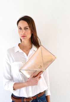 Leather rose gold clutch / Handmade leather bag / Rose gold clutch / Rose gold purse / Envelope clut Rose Gold Purse, Festival Purse, Rose Gold Clutch, Handmade Leather Clutch, Gold Clutch Purse, Clutch Pink, Bridesmaid Clutches, Handmade Leather Bag, Gold Purse