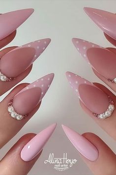 Inspiracje stylizacje wzory na paznokcie - trendy w 2024 Check more at https://nasze-paznokcie.pl/inspiracje-stylizacje-wzory-na-paznokcie-trendy-w-2024/ Classy Nails, Fancy Nails, Chic Nails, Dope Nails, Best Acrylic Nails, Long Acrylic Nails, Gorgeous Nails, Cute Acrylic Nails, Acrylic Nail Designs