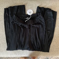 Super Soft And Flowy Size 6 (Would Fit 4-10) Very Stretchy Black (Photo For Style Reference) Nwt Black Pleated Pants For Spring, Casual Black Pleated Pants, Spring Black Pleated Pants, Pleated Black Pants For Fall, High Waist Black Pleated Pants, Black Pleated Pants For Fall, Black Casual Pleated Pants, Stretch Black Pleated Bottoms, Fitted Black Pleated Pants