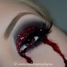 Makeup Carnaval Make-up, Fete Emo, Vampire Eyes, Fantasy Make-up, Halloweenský Makeup, Eye Tricks, Galaxy Makeup, Drag Make-up, Glittery Eyes