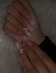 Rose Gold Xv Nails, Rose Gold Quince Nails Short, Blush Quince Nails, Gold Quince Nails Short, Acrylic Nails With Flowers Design, Quinceañera Nails Pink, Acrylic Nails With Gems Rhinestones, Acrylic Nail Designs With Gems