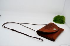 Leather purse, vintage purse, coin purse necklace, brown leather, engraved leather, neck purse, handmade purse, travel purse, mini neck bag Purse Necklace, Leather Engraved, Handmade Purse, Retro Bags, Purse Handmade, Vintage Leather Bag, Purse Vintage, Travel Purse, Blue Purse