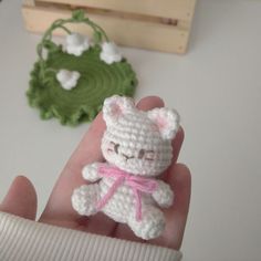 Crochet Mini Gifts, Crochet Bussines Idea, Cute Crochet Ideas To Sell, Cute Cat Crochet, Green Amigurumi, Magic Circle Crochet, Knit Cat, Knitted Stuffed Animals, Cat Crochet