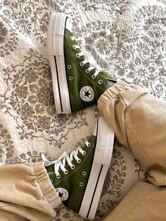 Converse Green Outfit, Platform Converse Aesthetic, Green Converse Aesthetic, Converse Shoes Platform, Green Platform Converse, Converse Cute, Converse Aesthetic, Platform Chucks