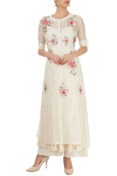 White palazzo set with thread embroidery Latest Kurta Designs, Women Kurti, Indian Kurti Designs, Kurti Patterns, Salwar Designs, Long Kurti Designs, Kurta Neck Design, Dress Drape, Cotton Kurti Designs