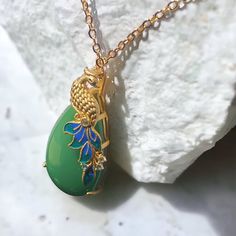 ⭐️ Introducing our Chinese vintage style pendant necklace that the pendant is made in synthetic jade that's in teardrop shape. There is an enamel peacock on the top of the drop.   ⭐️ The peacock, with its unique beauty, makes it a handy symbol for power, strength, confidence, and even divinity. ⭐️ The necklace is designed in a very vintage color that's unique and adorable to wear. ⭐️ It is a great piece to keep for yourself or to gift to someone special. ✈️ Handling & Shipping usually takes about 10 days in total, so please consider the processing time if it's a time sensitive gift. 🌹 We are trying our best to package your orders with love and care ❤️ Hope you understand our processing time! ⚠️ Returns & Exchanges: We accept returns and exchanges within 7 days! Luxury Gold Jewelry With Peacock Design, Jade Clavicle Chain Pendant Jewelry, Jade Necklace With Lobster Clasp As A Gift, Jade Necklace With Lobster Clasp For Gift, Jade Cabochon Pendant Necklace, Jade Cabochon Round Pendant Necklace, Round Jade Cabochon Pendant Necklace, Jade Teardrop Pendant Jewelry Gift, Jade Teardrop Pendant Jewelry, Perfect As Gift