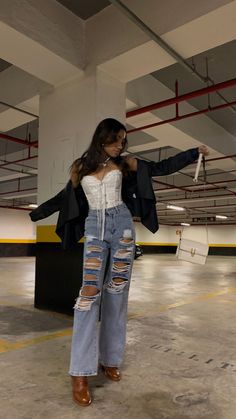 Cute Corset Outfit With Jeans, Corset Everyday Outfits, Cardigan And Corset Outfit, White Corset Casual Outfit, Female Corset Outfit, Corsets With Jeans, Fits With Corsets, White Corset Top Outfit Classy, Corset School Outfit