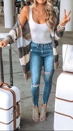 Fall Winter Outfit Inspiration #fall #winter #falloutfits #fallfashion #fallfashion2019 #winteroutfits #winterfashion #winterfashion2019 #fallstyle #winterstyle #winterboots #fallboots #casualstyle #falloutfitsforwomen #ootd #outfitoftheday #styleinspo #streetstyle #style #outfitenvy #streetfashion #fallwomensfashion #womensoutfits Look Hippie Chic, Flannel Outfits, Summer Trends Outfits, Casual Styles, Adidas Outfit, Cute Fall Outfits, Summer Fashion Outfits, Cute Summer Outfits, Outfits Casual