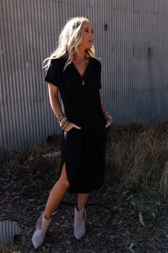 An everyday dress that gives boho vibes and comfort? Oh yes, that's the On The Go Round Hem Pocketed Midi Dress!Once you put it on you're going to fall in love because it features:Flattering v neckline with exaggerated trimShort sleeves with tacked cuffsRelaxed, loose fitMidi lengthRound bottom hemPatch pocketsComfy, cute, boho outfit pair with: Sophie Crochet Lace Bralette, Wrapped Up In Color Knit Cardigan, Kasia Layered Necklace*Due to lighting and differences in monitors, actual colors may v Black Longline Daywear Dress, Black Longline Dress For Daywear, Black Longline Midi Dress For Summer, Black Longline Dress For Spring, Black Longline Dresses For Spring, Black Mid-length Dress For Daywear, Black Mid-length Daywear Dress, Black Mid-length Dress For Day Out, Black Longline Dress For Date Night