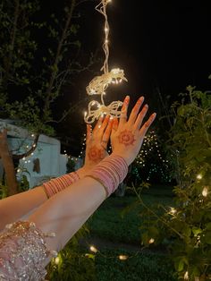 Eid Looks, Diwali Photography, Girly Swag, Desi Aesthetics, Finger Bracelets, Girly Dp, Bride Photography Poses, Desi Aesthetic, Pakistani Fancy Dresses