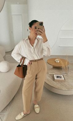 Colored Pants, Office Outfits, Classic Style, Lookbook, Cute Outfits, Ootd, Pants, Dresses