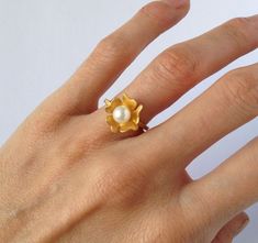 24K gold plated sterling silver white pearl flower ring silver pearl ring gold flower ring gold pear Pearl Flower Ring, Pearl Ring Gold, Silver Pearl Ring, Gold Flower Ring, Gold Pearl Ring, Ringe Gold, Fresh Water Pearl, Pearl Flower, Gold Flower