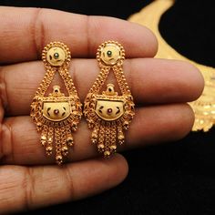 Gold Necklace Set Indian, Handmade Gold Necklace, 22k Gold Earrings, Gold Jewels Design, New Gold Jewellery Designs, Bali Earrings, Necklace Set Indian, Gold Earrings For Women, Gold Pendant Jewelry