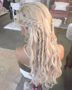 Long White Hairstyles For Women, Hunger Games Inspired Hairstyles, Intricate Braids For Long Hair, Valyrian Hairstyle, Targeryan Hair, Avatar Hairstyles Pandora, Braided White Hair, Navi Hairstyles, Siren Hairstyles