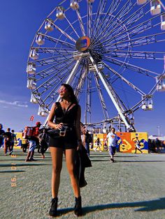 Rio Outfits, Edc Mexico, Hopi Hari, Wheel In The Sky, Festival Inspo, Rock In Rio, Look Rock, Festival Vibes