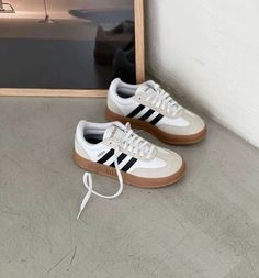 #Colorful_Sneakers_Trend #Trendy_Colorful_Sneakers #Trendy_New_Balance_Sneakers_Colorful #Trendy_Shoes_Sneakers_Colorful #Trending_Colorful_Sneakers #Step-into-the-colorful-sneakers-trend Adidas Samba Platform, Look Grunge, Colorful Sneakers, Pastel Outfit, Shoe Inspo, Looks Street Style