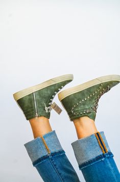 ROXIE provides a one-of-a-kind combination of vintage sneakers and a cool rock 'n roll vibe. These high-top sneakers are made from distinctive faux leather and boast metallic studs. A touch of metallic distressed green color adds to the perfect blend of retro style and contemporary elegance. You can pair them with any outfit, be it dresses or jeans, and they will effortlessly add an edgy touch to your look. Olive Sneakers, Vintage Sneakers, Cool Rocks, Sneaker Shopping, Rock N, Roxy, Rock N Roll, Retro Style, Green Color