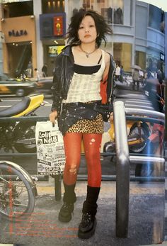 Alternative Fashion Concert, Kathleen Hanna Outfits, Urban Punk Aesthetic, Actual 90s Grunge, Punk Fashion Photoshoot, 00s Skater Fashion, Fruits Magazine Goth, Souxie Soux Style, Alternative 90s Fashion