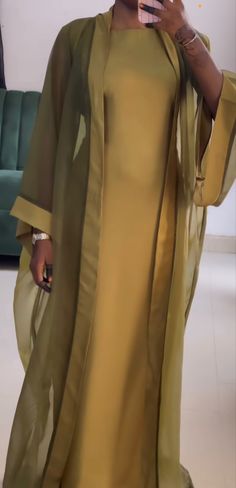 Khaleeji Abaya, Abaya Outfit, Hijabi Fits, Chic Dress Classy, Hijab Fashionista, Modesty Outfits, African Inspired Clothing, Modest Fits, Muslim Women Fashion