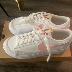 New In Box Pink And White Platform Style Air Force Shoes, Nike Shoes Air Force, Nike Vapormax, Blazer Low, Purple Nikes, 95 Nike, Nike Metcon, White Platform, Nike Air Zoom Pegasus