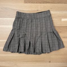 Abercrombie & Fitch Plaid Mini Skirt. Size S. Nwt Gray Pleated Bottoms For Fall, Gray Flared Skirt For Fall, Gray Skort For Fall, Gray Pleated Skort For Fall, Fitted Gray Skirt For Fall, Fitted Gray Mini Skirt For Fall, Fall Gray Pleated Mini Skirt, Gray Fitted Flared Mini Skirt, Gray Pleated Mini Skirt For Fall