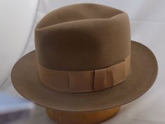 Another really good example of a traditional center dent, you can see here how the crease is literally done by hand, the slight imperfection of the dent adds to the overall charm of the hat. 1940s Mens Fashion, Mens Dress Hats, Hat Ideas, Dress Hats, Cool Hats