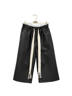 100% PU Vegan leather midi length trousers. Drawstring waist and cullote-style pants. Model is in MINUSEY ONE SIZE. * MINUSEY ONE SIZE = EU 34-38, US 2-6* 100% PU Leather* Dry clean* Made in Korea - Model Height: 169cm/5'6" (US2, EU34) Black Leather Knee-length Bottoms, Knee-length Black Leather Bottoms, Spring Leather Knee-length Bottoms, Chic Black Knee-length Pants, Chic Knee-length Black Pants, Drawstring Waist, Midi Length, Pu Leather, Mens Short