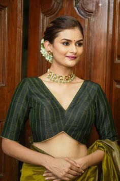 Woman outfit| fashion designing Model Blouse, Latest Blouse Designs Pattern, Raw Silk Fabric, Saree Blouse Patterns, Simple Sarees